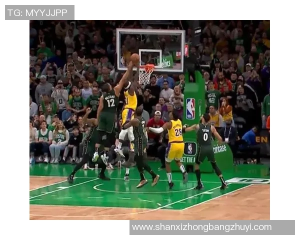 湖人火箭激战第四节精彩回顾与关键时刻分析