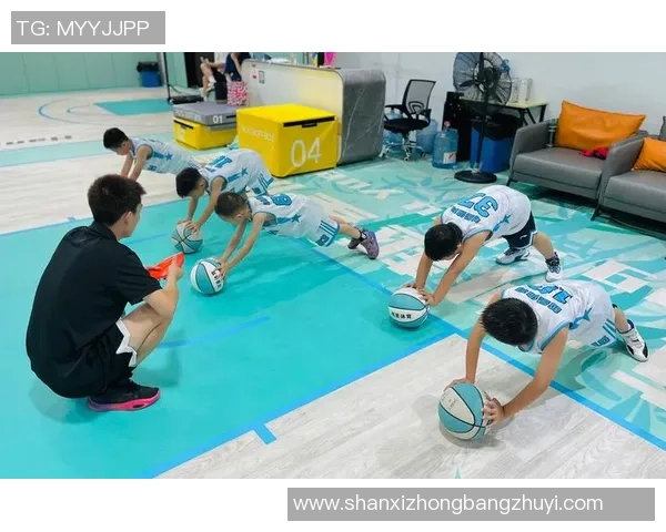 高路高路与天主教大学的激烈对决展现了篮球的魅力与团队精神 高路高路与天主教大学的激烈对决展现了篮球的魅力与团队精神